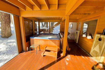 Mammoth retreat. Walking distance to Eagle Lodge