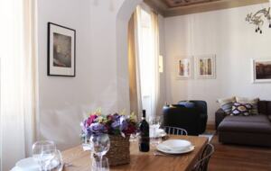 Chic Apartment Steps from the Duomo - Florence - Florence, Italy