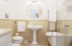 Chic Apartment Steps from the Duomo - Florence - Florence, Italy