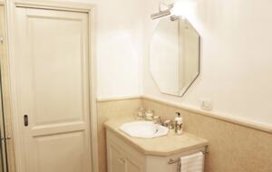 Chic Apartment Steps from the Duomo - Florence - Florence, Italy