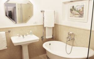 Chic Apartment Steps from the Duomo - Florence - Florence, Italy