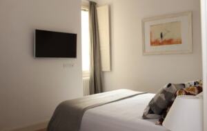 Chic Apartment Steps from the Duomo - Florence - Florence, Italy