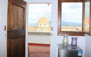 Chic Apartment Steps from the Duomo - Florence - Florence, Italy