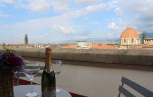 Chic Apartment Steps from the Duomo - Florence - Florence, Italy