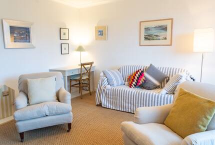 Isle of Skye cottage with incredible loch and mountain views in the wilds of the Scottish Highlands - Nr Dunvegan, United Kingdom