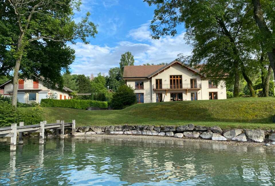 Lake Geneva frontlake House & Private Beach - Nernier, France