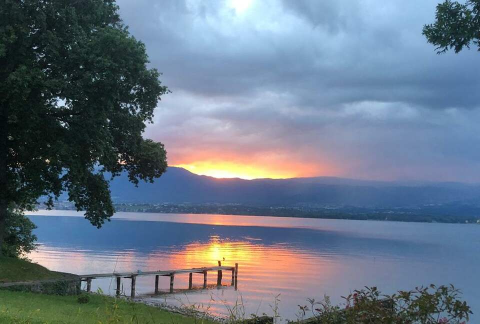 Lake Geneva frontlake House & Private Beach - Nernier, France