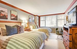 Ski-in/out - Everline Resort (formerly Resort at Squaw Creek) - Olympic Valley, California