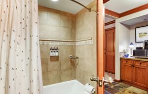 Ski-in/out - Everline Resort (formerly Resort at Squaw Creek) - Olympic Valley, California