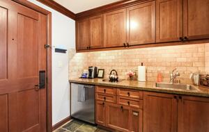 Ski-in/out - Everline Resort (formerly Resort at Squaw Creek) - Olympic Valley, California