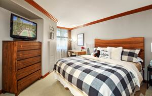 Ski-in/out - Everline Resort (formerly Resort at Squaw Creek) - Olympic Valley, California