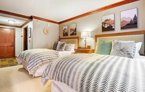 Ski-in/out - Everline Resort (formerly Resort at Squaw Creek) - Olympic Valley, California