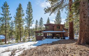 Lavish & Modern Alpine Escape | Near Golf & Skiing - Truckee, California