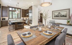 Lavish & Modern Alpine Escape | Near Golf & Skiing - Truckee, California