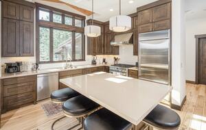 Lavish & Modern Alpine Escape | Near Golf & Skiing - Truckee, California