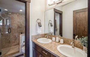 Lavish & Modern Alpine Escape | Near Golf & Skiing - Truckee, California