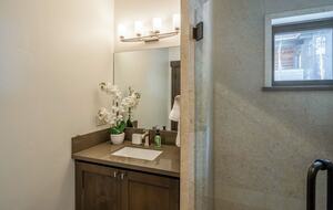 Lavish & Modern Alpine Escape | Near Golf & Skiing - Truckee, California