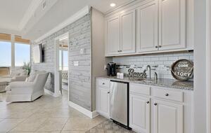 Spacious beach condo with Gorgeous Views - Orange Beach, Alabama