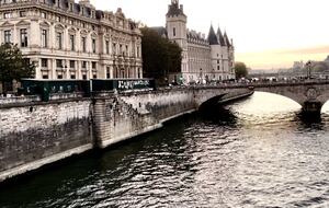 Saint Louis Island Luxe - Paris, France