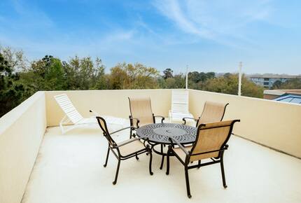 Luxtays Hilton Head | Pool, Golf Cart & Elevator