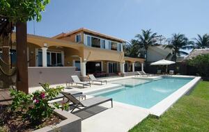 Same bedrooms on the wings with views of the pool and ocean