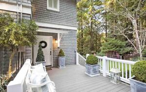 Home exchange in Mill Valley CA, patio deck leading to front door