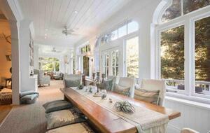 Home exchange in Mill Valley CA, sunroom with table that seats 8