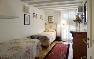 Ca' Cerchieri Mezzanine - Venice, Italy