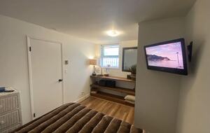 Home exchange in Avalon, CA, third bedroom with flatscreen TV
