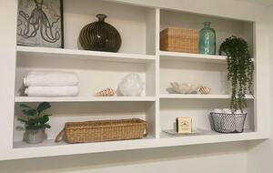 Home exchange in Avalon, CA, bathroom shelf with toiletries