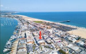 Home exchange in Newport Beach CA, aerial view of the home and beach