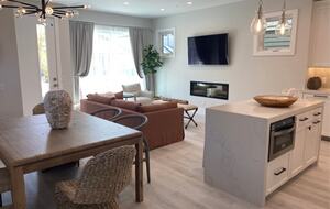 Home exchange in Newport Beach CA, open floor plan dining area