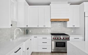 Home exchange in Newport Beach CA, kitchen with stainless steel oven