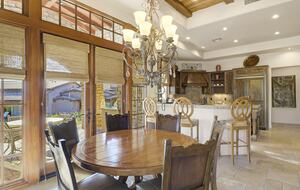 Home exchange in Scottsdale AZ, round dining table that seats 6