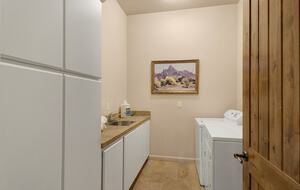 Home exchange in Scottsdale AZ, laundry room with washer/dryer