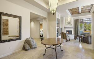 Home exchange in Scottsdale AZ, interior entryway with table