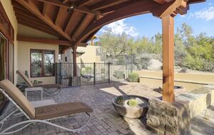 Home exchange in Scottsdale AZ, outdoor patio with lounge seating
