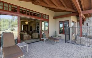 Home exchange in Scottsdale AZ, outdoor patio with lounge seating