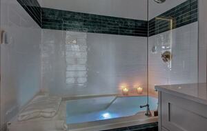 Home exchange in Breckenridge CO, master bathroom soaking tub