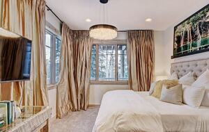 Home exchange in Breckenridge CO, master bedroom with king-size bed