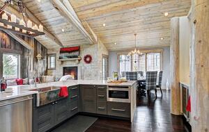 Home exchange in Breckenridge CO, kitchen with apron sink