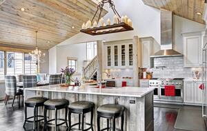 Home exchange in Breckenridge CO, kitchen with bar seating for 4