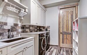Home exchange in Breckenridge CO, laundry room with washer/dryer