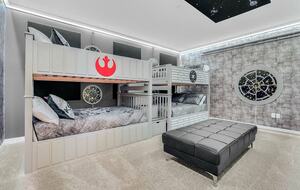 Home exchange in Kissimmee FL, Star Wars room with 4 full beds
