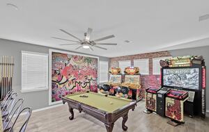Home exchange in Kissimmee FL, loft game room with pool table & games