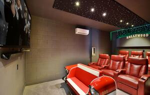 Home exchange in Kissimmee FL, drive-in themed movie room