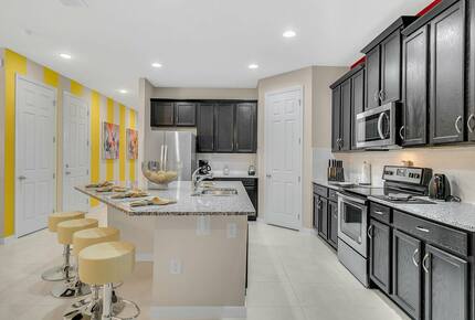 Home exchange in Kissimmee FL, kitchen with island that seats 4