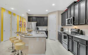 Home exchange in Kissimmee FL, kitchen with island that seats 4