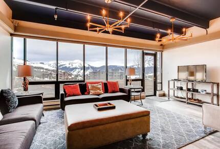 Home exchange in Crested Butte, CO, floor to ceiling windows