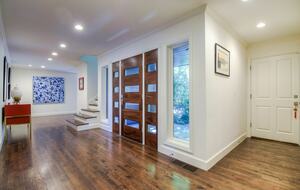 Home exchange in Mill Valley CA, interior entry with hardwood floors